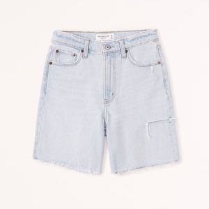 NWT Abercrombie High Rise The 7” Dad Short 28